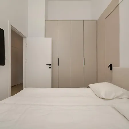 Piekny Apartament Dla 8 Osob Polozony 500 M Od Wroclawskiego Rynku By Renters Wrocław
