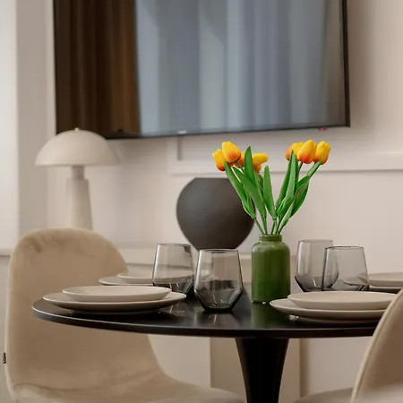 Piekny Apartament Dla 8 Osob Polozony 500 M Od Wroclawskiego Rynku By Renters Lejlighed Wrocław