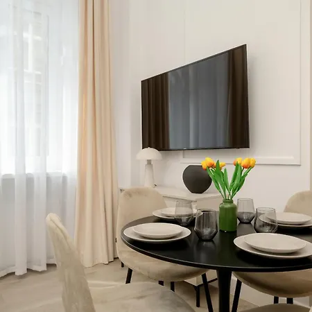 Lejlighed Piekny Apartament Dla 8 Osob Polozony 500 M Od Wroclawskiego Rynku By Renters *